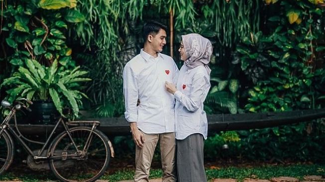 Potret Mesra Ricky Harun dan Herfiza. (Instagram/rickyharun)