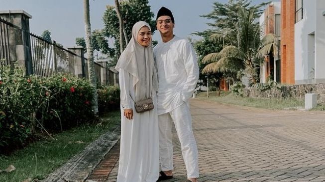 Potret Mesra Ricky Harun dan Herfiza. (Instagram/rickyharun)