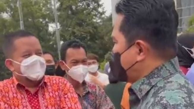 Momen Erick Thohir Ajak Guyon Karyawan Agar Tidak Panik Saat Gempa Banten 6,7 SR