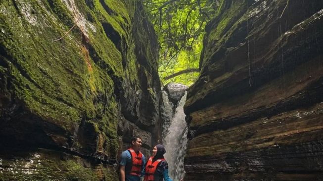 Pesona Curug Putri Carita, Grand Canyon Tersembunyi di Banten