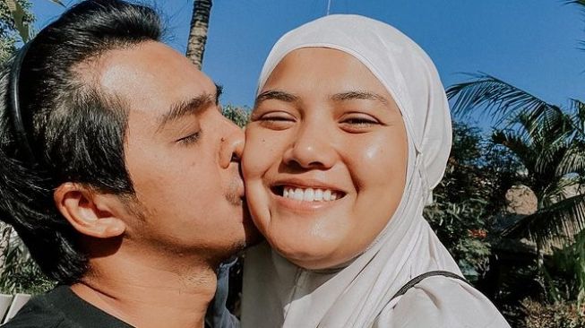 Potret Mesra Ricky Harun dan Herfiza. (Instagram/rickyharun)