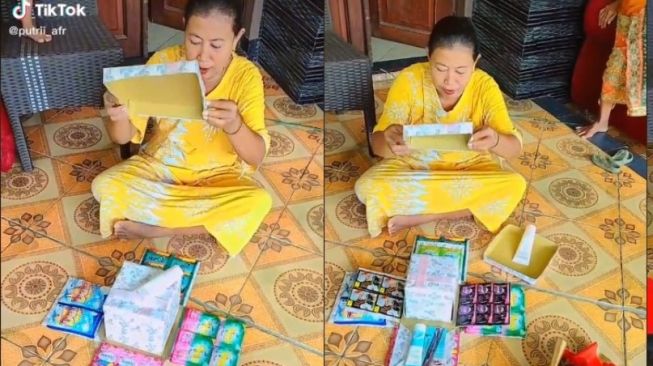 Kasih Kado Berlapis Buat Emak, Isi Kotak Terakhir Bikin Senyum Makin Merekah Lebar