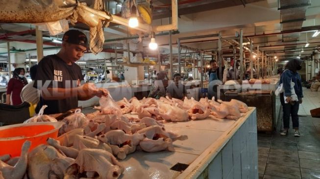 Harga Ayam Potong Masih Tinggi di Pasar Bontang, Terjadi Sejak Tahun Baru