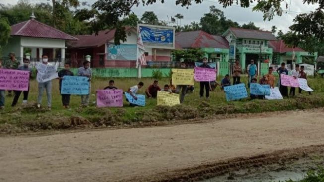 Warga Pirak Timu Demo Tuntut Perbaiki Jalan Rusak, Ini Kata PGE
