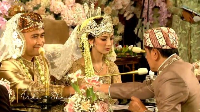 La boda de Vidi Aldiano y Sheila Dara Pernikahan [YouTube: Vidi Aldiano]