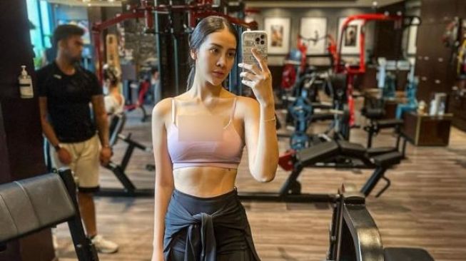 Anya Geraldine Unggah Foto Mesra di Tempat Umum Bikin Galau Warga Twitter: Jiwa Jombloku Menggelegar