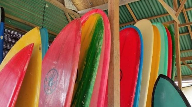 Pengusaha Papan Surfing di Canggu Bali Kini Mengaku Pendapatannya Menurun