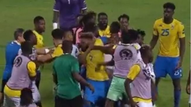 Piala Afrika Kembali Rusuh, Pemain Ghana Secara Brutal Jotos Striker Gabon