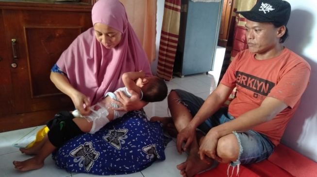 Pilu! Bayi Tanpa Lubang Anus Menunggu Jadwal Operasi di RSUD dr Soetomo hingga 2 Tahun Lamanya Tidak Ada Kejelasan