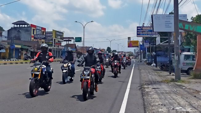 Tips Motoran Jarak Jauh, Apa Saja yang Harus Dibawa?