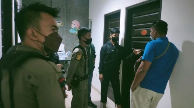 Indehoi di Kamar Hotel, 6 Pasangan Muda-mudi di Padang Diciduk Satpol PP