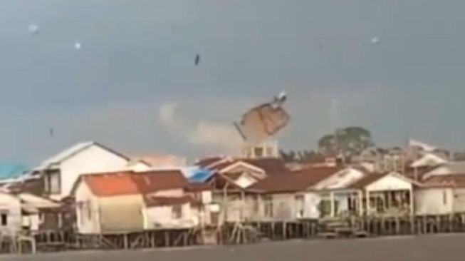Tiga Rumah di Kelurahan Antang Makassar Rusak Diterjang Angin Puting Beliung
