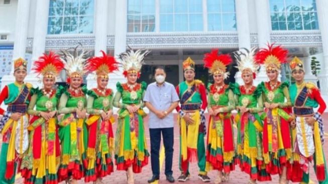 Membanggakan, UKM Tari Universitas Muhammadiyah Sumatera Utara Juara Festival Internasional di Italia