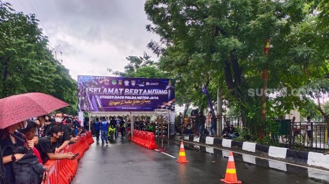 Ajang peresmian street race bagi pembalap liar di Ancol, Jakarta Utara, Minggu (16/1/2022). (Suara.com/M Yasir)