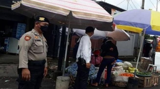 Antisipasi Omicron, Polisi di Tabanan Bali Turun ke Pasar Awasi Prokes