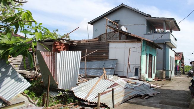 Puluhan Rumah Hancur Karena Puting Beliung, Banyak Warga yang Tunggu Bantuan di Pontianak Timur