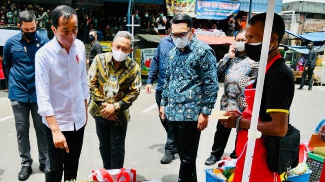Pedagang Pasar Sederhana Bandung Girang Dapat Bantuan dari Presiden Jokowi: Alhamdulillah Ada Tambahan Modal