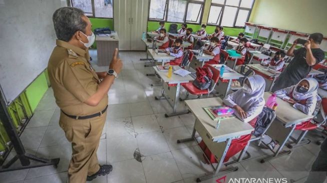 90 Sekolah di Jakarta Tutup Karena Omicron, KSP: Jangan Panik Berlebih