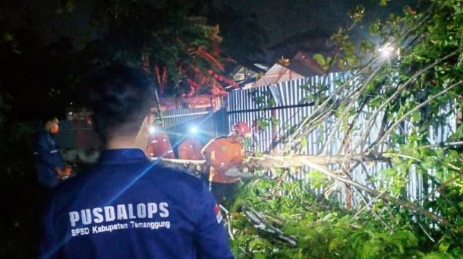 Dua Wilayah Kecamatan di Temanggung Dilanda Angin Ribut