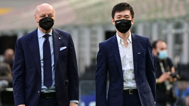 CEO Inter Milan, Giuseppe Marotta (kiri). [MIGUEL MEDINA / AFP]