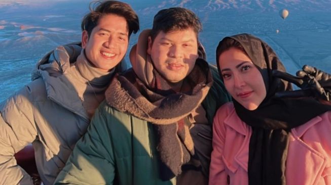 Zikri Daulay dan Ayu Aulia bersama sahabat liburan bareng di Turki. [Instagram]