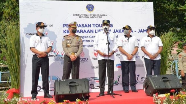 Dorong Penggunaan Kendaraan Terelektrifikasi Secara Masif, Kemenhub Gelar Touring Mobil Listrik