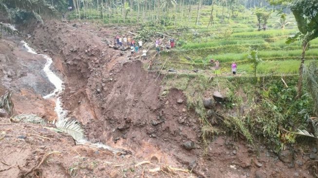 Banjir dan Tanah Longsor di Probolinggo Menyeret Dua Warga, Seorang Dilaporkan Tewas