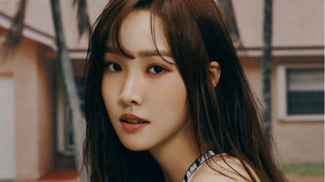 Yuju Resmi Debut Sebagai Solois dengan Lagu "Play"