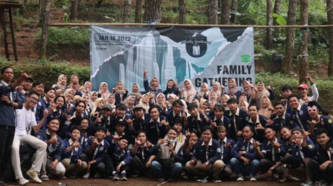 Bangun Solidaritas, Mahasiswa KPI IAIC Tasikmalaya Adakan Family Gathering