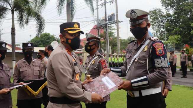 Berhasil Tangkap Pelaku Perampasan, 6 Personel Polres Bantul Dapat Penghargaan