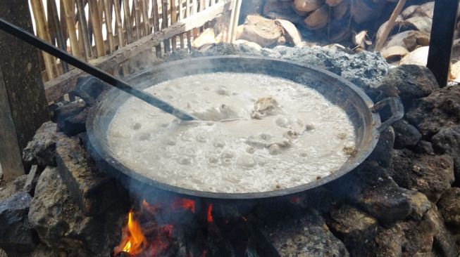 Usaha Minyak Mandar di Kabupaten Majene Butuh Perhatian dari Pemerintah