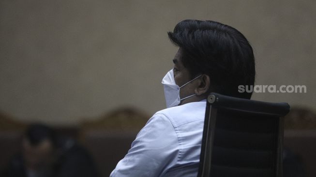 Terdakwa korupsi dana ASABRI, Heru Hidayat menjalani sidang dengan agenda pembacaan putusan kasus korupsi ASABRI oleh Majelis Hakim di Pengadilan Tipikor, Jakarta, Selasa (18/1/2022). [Suara.com/Angga Budhiyanto]