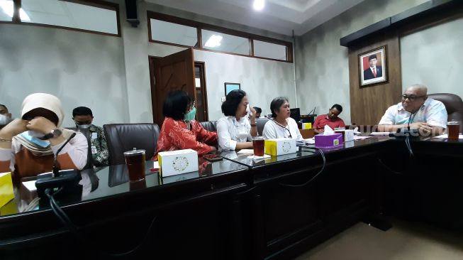 Tolak Dipindahkan, Bu Nyemuk Pedagang Mebel di Solo Menangis Curhat ke Anggota Dewan