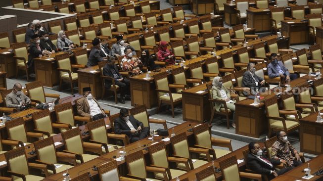 Suasana Rapat Paripurna DPR ke-13 Masa Persidangan III Tahun 2021-2022 di Kompleks Parlemen, Senayan, Jakarta, Selasa, (18/1/2022). [Suara.com/Angga Budhiyanto]