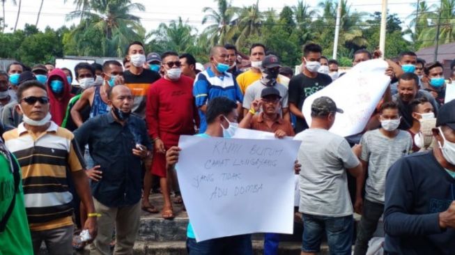 Desak Camat Lengayang Mundur, Ratusan Warga Pesisir Selatan Demonstrasi