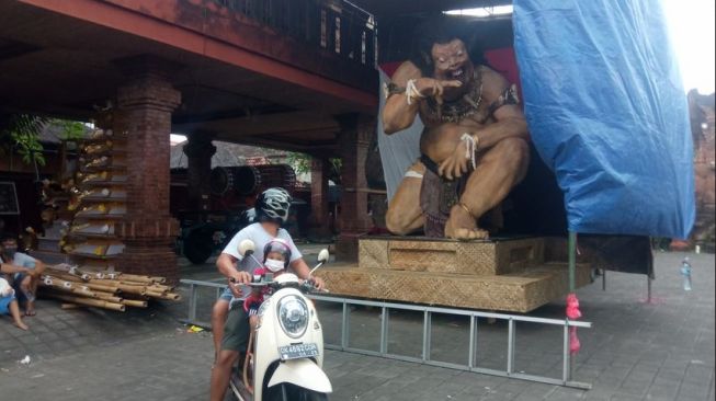 Ogoh-ogoh Raksasa Untuk Prosesi Pelebon Cok Pemecutan Dibuat Seniman Kenamaan Bali