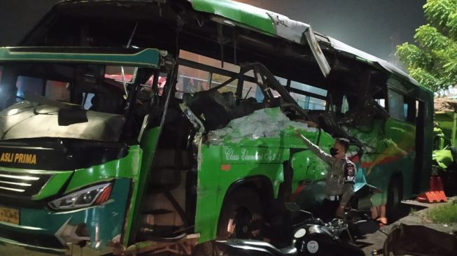 Tabrak Truk di Tol Tangerang-Merak, 2 Penumpang Bus Asli Prima Tewas