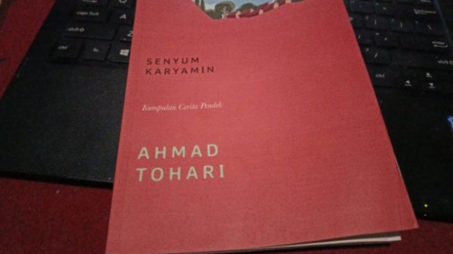 Ulasan Buku Senyum Karyamin