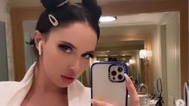 Model Playboy Ini Mengaku Terlalu Cantik untuk Berkencan, Malah Bikin Pria Takut Mau Mendekat