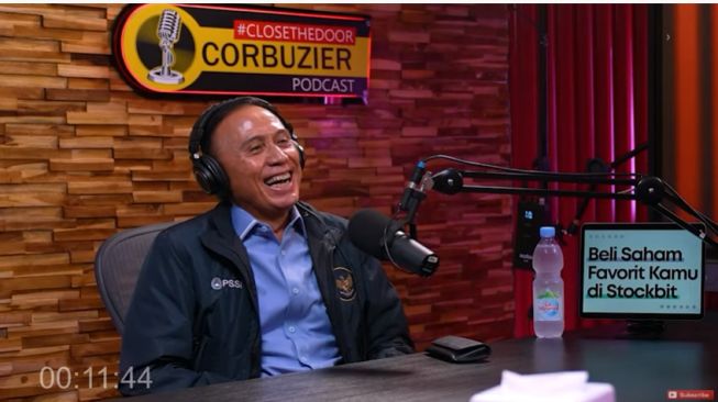 Ketum PSSI, Mochamad Iriawan hadir di podcast Deddy Corbuzier. (YouTube/Deddy Corbuzier)