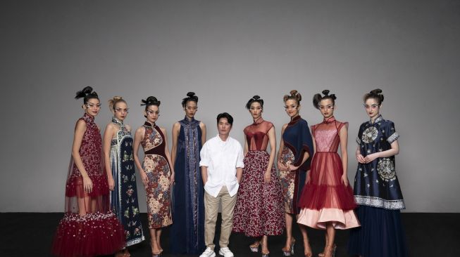 Sebastian Gunawan Signature Hadirkan Koleksi Imlek dalam Kemewahan Mode Masa Kini
