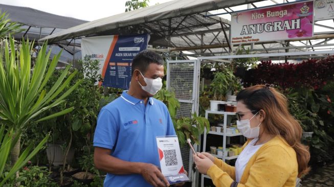 Berkomitmen untuk Angkat Ekonomi Kerakyatan, Bos BRI Kunjungi Pelaku Usaha Tanaman Hias di Jatim