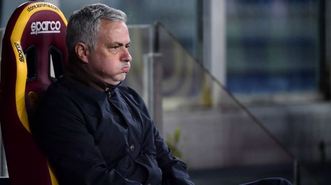 L'entraîneur de l'AS Rome, José Mourinho. [FILIPPO MONTEFORTE / AFP]