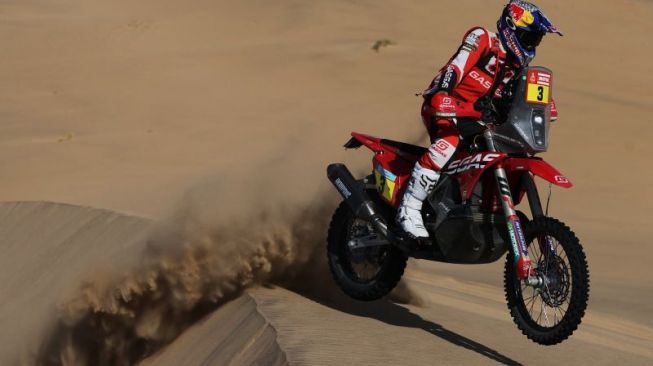 Rider tim GasGas Factory Racing,Sam Sunderland di etape 11 Reli Dakar di Bisha, Arab Saudi. (13/1/2021) [ANTARA/Reuters/Hamad I Mohammed] 