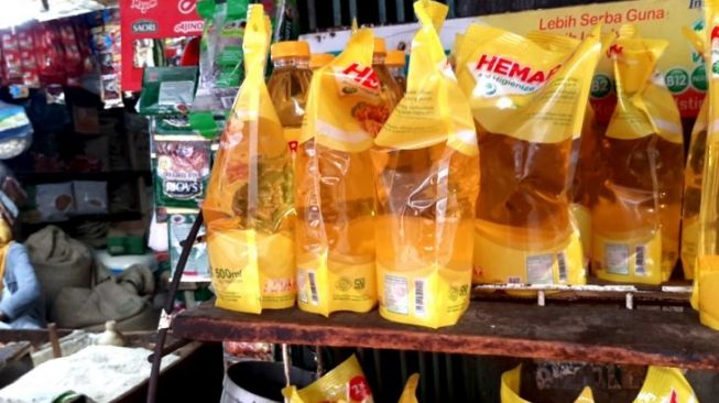 Pemerintah Janjikan Minyak Goreng Kemasan Rp14.000 Segera Tersedia di Pasar Tradisional