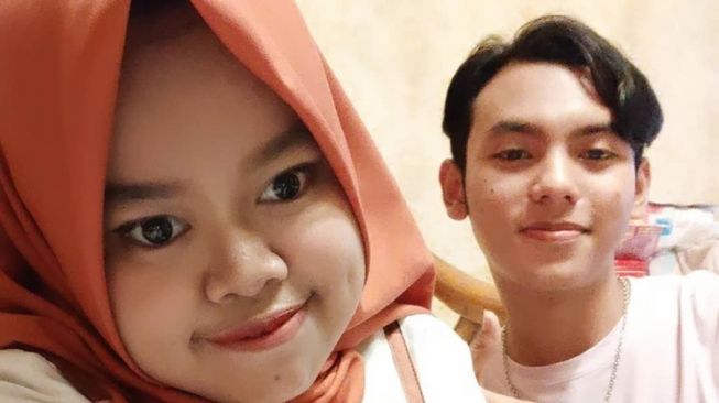 Kekeyi dan pacar baru, Egra Conan. [Instagram/@rahmawatikekeyiputricantikka23]