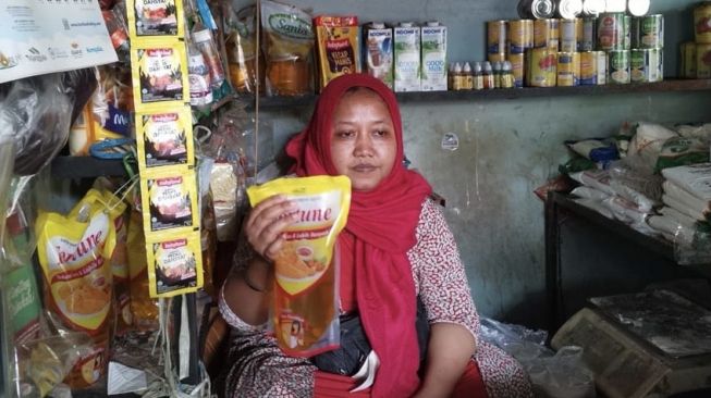 Harga Minyak Goreng di Pasar Tradisional Palembang Belum di Rp14.000 per Liter