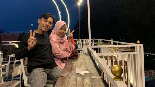 Kekeyi dan pacar baru, Egra Conan. [Instagram/@rahmawatikekeyiputricantikka23]