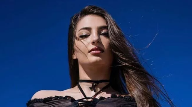 Oglim kelganda oshxona stolida jinsiy aloqa