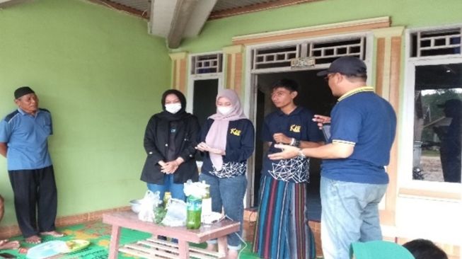 Mahasiswa ITERA Latih Petani Way Kanan Buat Pestisida Organik, Harga Murah dan Ramah Lingkungan